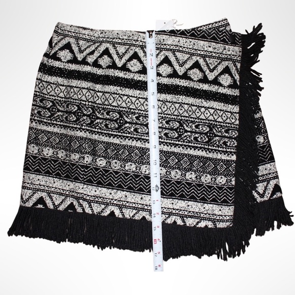 1. State Black & White skirt with fringe - Picture 3 of 4